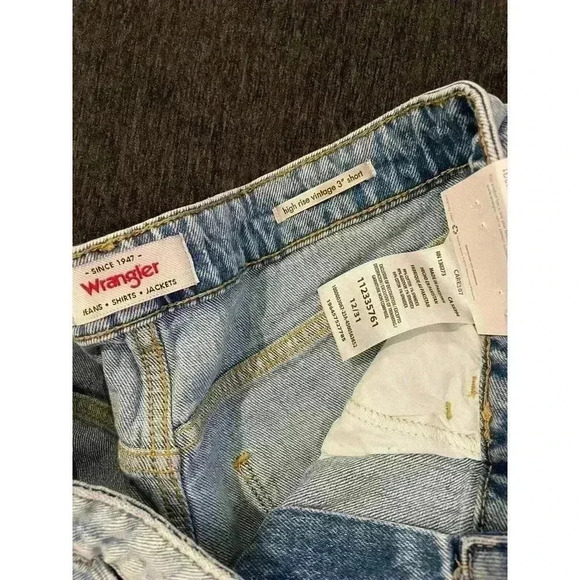 Wrangler Denim Jean Shorts 12 31 High Rise Vintage 3” Light Wash Mom Cut Off NWT - Picture 5 of 8